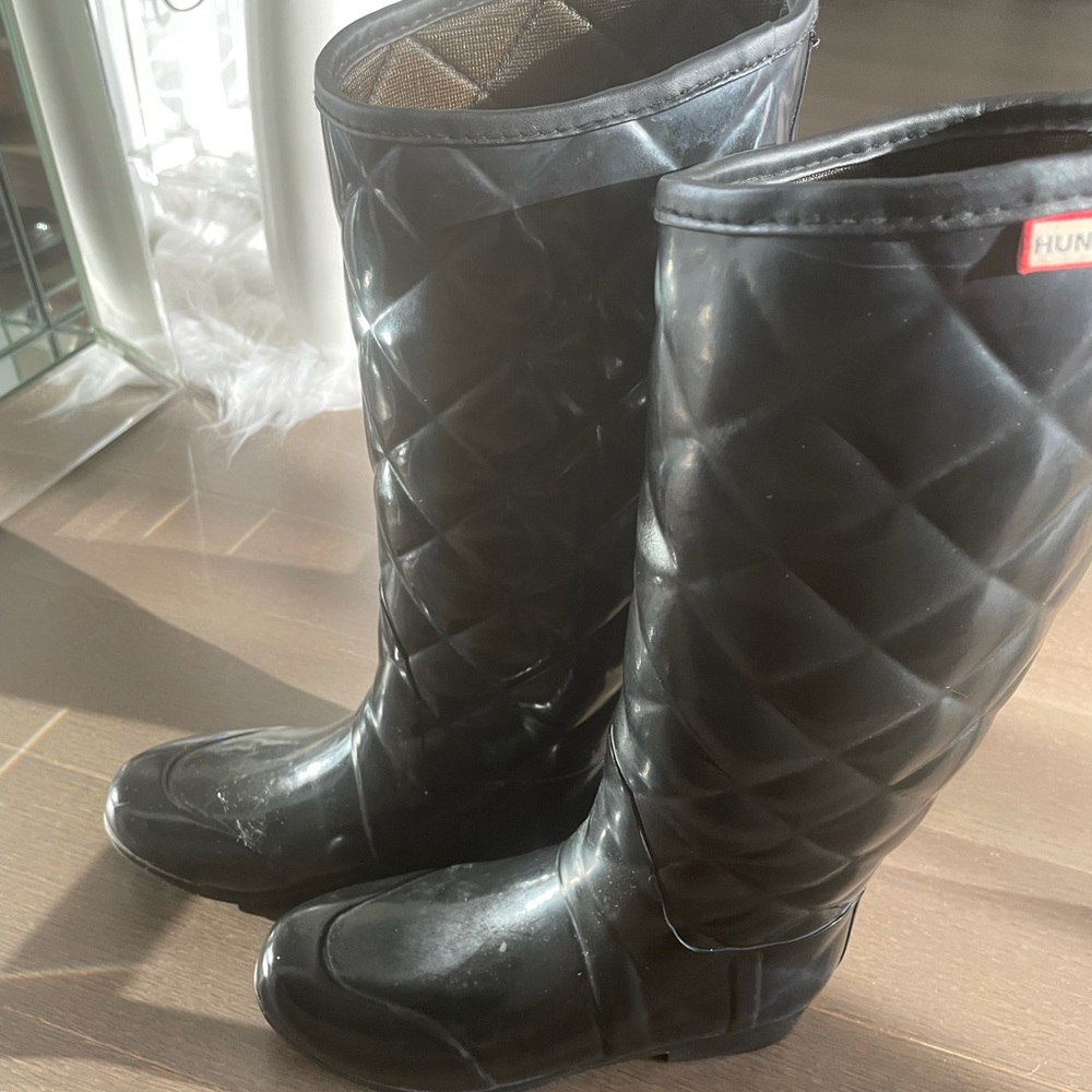 Hunter Black glossy quilted rain boots